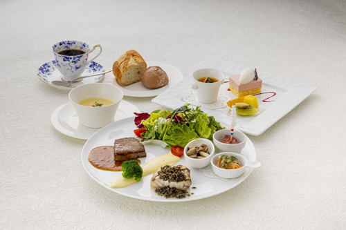 【5/24-8/30の日曜のみ】感動の三河湾クルーズ&三河湾リゾートリンクスのホテルランチと温泉
